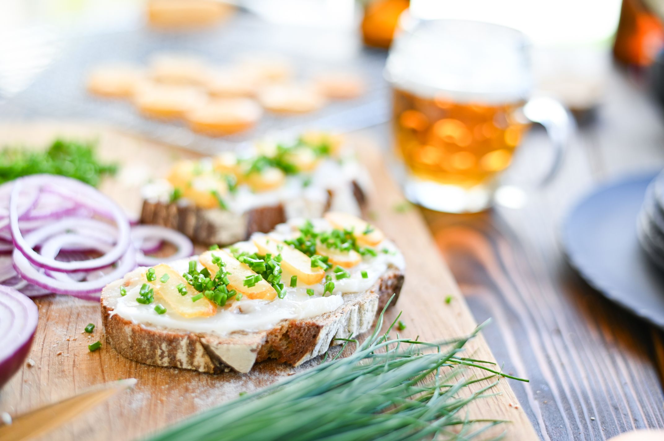 GERÄUCHERTER HARZER-KÄSE MIT SCHMALZ
